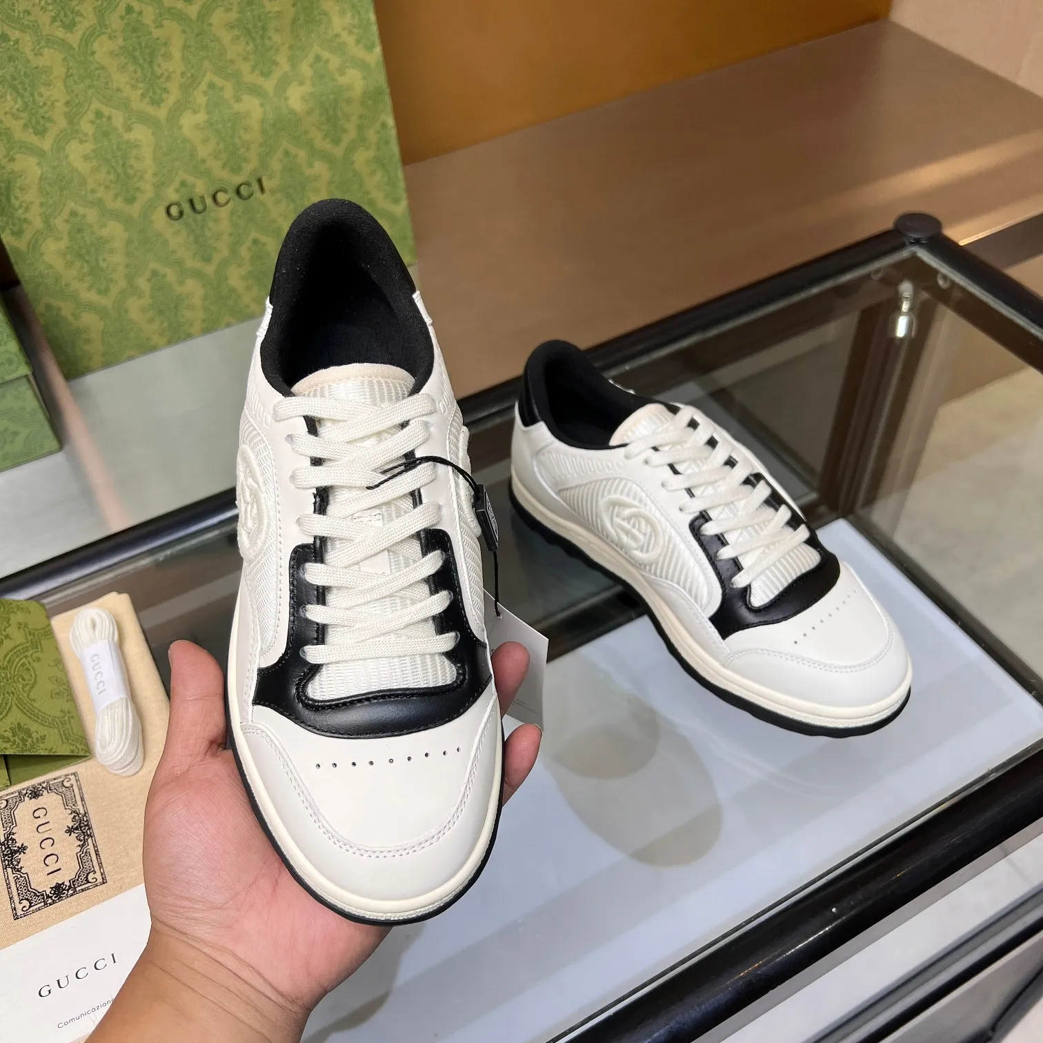 👟👟Ex-factory price 520👟👟 Top version, full styling effect, instant sales of the common practice of soft treading in the market, 💣💣💣Gucci2023 early spring Gucci G home latest hot style MAC80 sports shoes couple style casual retro distressed dirty shoes small dirty shoes small white shoes🌸🌸🌸 original purchase and development Production Gucci MAC80 new hot-selling series. The exquisite and compact interlocking double G logo romantically interprets the aesthetic concept of this series. Made of off-white leather, ▪️Material: original customized imported first-layer cowhide ▪️Inner lining: original customized imported breathable mesh ▪️Outsole: original molded two-color TPU outsole ▪️Sole thickness: 3CM ▪️Size: women's 35-40 / men's 39-45